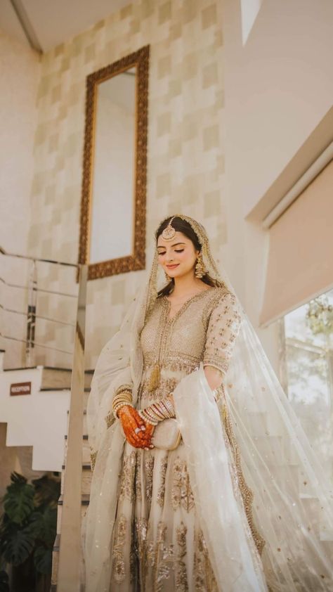 Muzna Masood Malik Nikkah, Muzna Masood Malik, Nikkah Inspiration, Nikkah Pictures, Bride Video, Nikkah Ideas, Haris Rauf, Baat Pakki, Engagement Dress For Bride