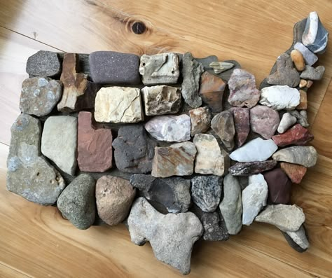 USA I made from rocks and fossils I have gathered over the years Rocks Decoration Ideas Home Decor, Diy Rock Collection Display, Rock And Wood Art, Polished Stone Crafts, Things To Make With Rocks, Rock Decor Home, Heart Rocks Display Ideas, Display Rock Collection, Crafts With Rocks