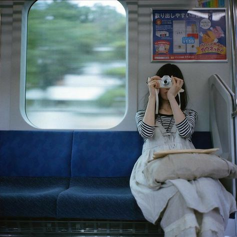 Girls Squad, Girls With Cameras, Scenic Railroads, Art Pics, Second Account, Train Photography, Japan Photo, Ap Art, Pose Reference Photo