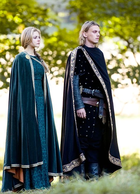 jamie campbell bower Gaun Abad Pertengahan, Medieval Costumes, Medieval Clothes, Diy Kostüm, Jamie Campbell, Jamie Campbell Bower, Medieval Costume, Medieval Dress, Medieval Clothing