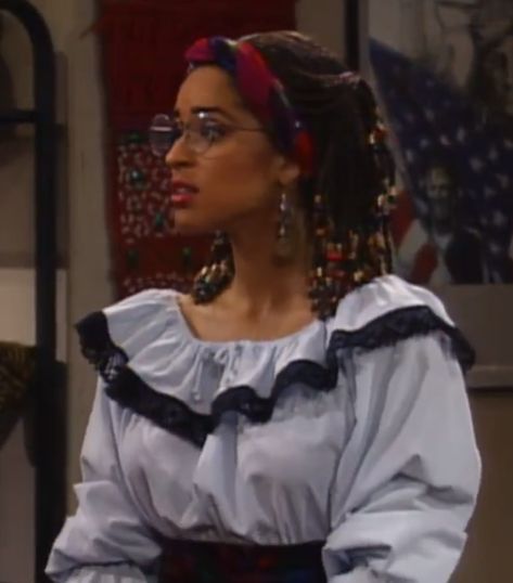 Karyn Parsons 90s, Hilary Banks, Karyn Parsons, S Gif, Pretty Savage, 90s Sitcoms, Tank Top Outfits, 90s 2000s, American Actress