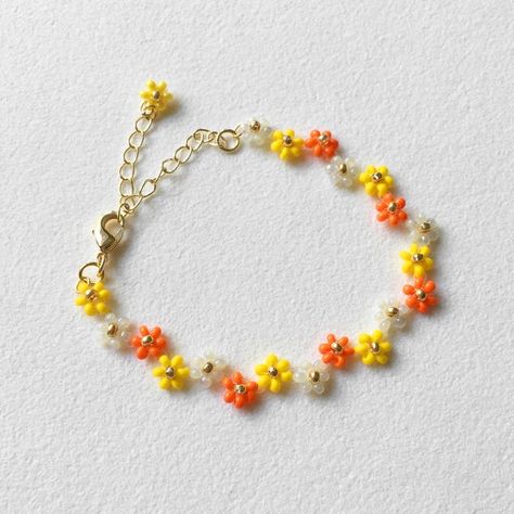 Orange Beaded Bracelet, Yellow Beaded Bracelets, Yellow Beaded Necklace, Beaded Flower Bracelet, Anting Manik, Color Tips, Yellow Bracelet, Pola Sulam, Beaded Jewels