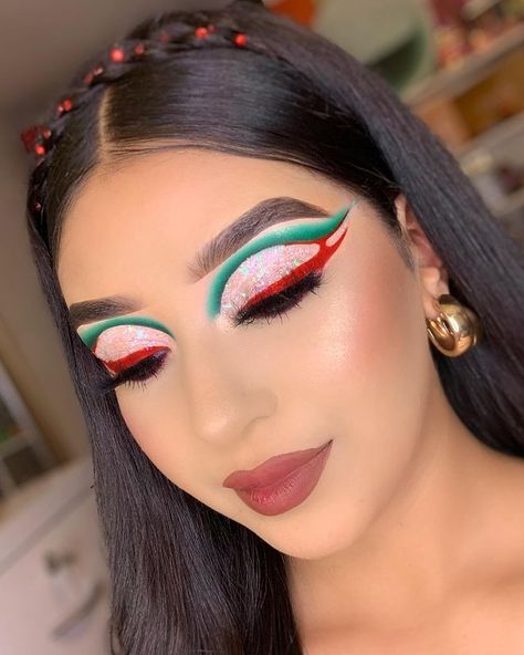 Mexican Makeup Look Flag, Mexico Makeup, Mexican Makeup, Mexican Independence, Creative Eye Makeup, Creative Eye, Makeup Makeover, Day Makeup, Makeup Inspo