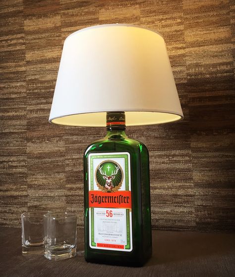 Motor Balap, Liquor Bottle Lamp, Upcycle Crafts, Bottle Chandelier, Liquor Bottle Crafts, Alcohol Bottles, Ideas Hogar, Bottle Lamp, Living Room Tv Wall