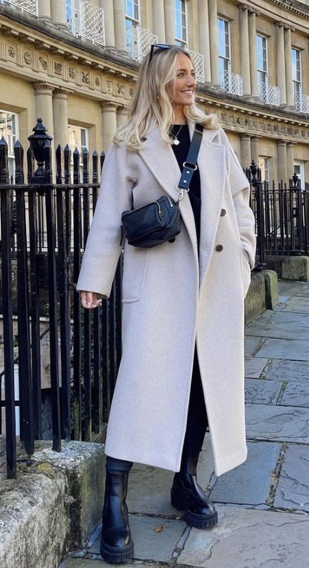 Long Tailored Coat, Oat Coat Outfit, Cream Long Jacket Outfit, Cream Coat Outfit Winter Casual, Cream Overcoat Outfit Women, Creme Coat Outfit, Casual Winery Outfits Winter, Cream Trench Coat Outfit Winter, Cream Peacoat Outfit