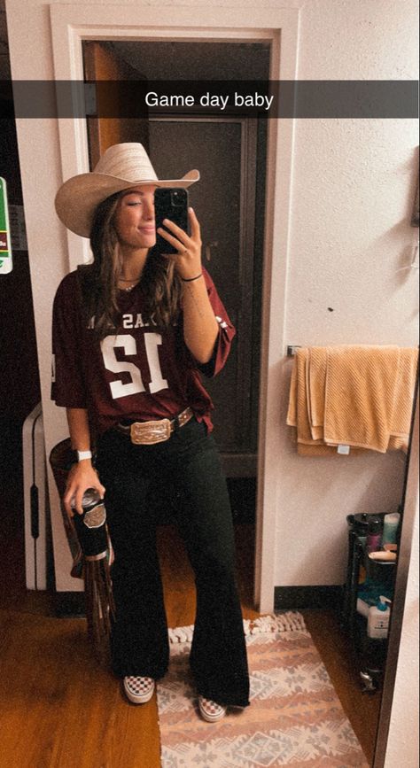 Western Game Day Outfits, Western Football Game Outfits, Western Dress Up Day School, Southern Belle Outfit, Rodeo Fits, College Football Game Outfit, Punchy Outfits, Country Fits, Western Fits