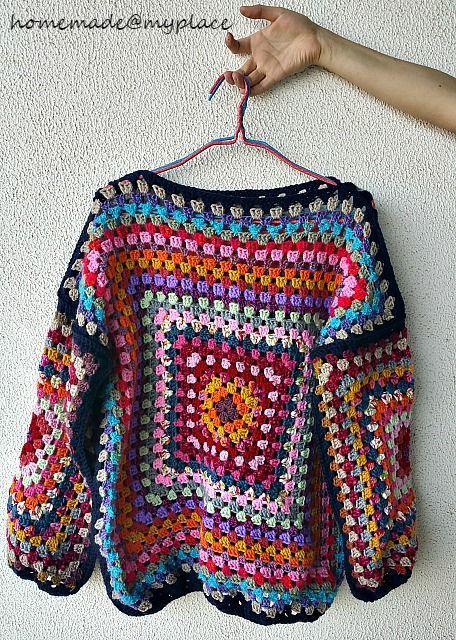 I started to crochet my first granny square for my jumper-to-be on last 4th of October... ... and little by little, crocheting on a d... Granny Square Sweater, Poncho Crochet, Crochet Jumper, Mode Crochet, Stil Boho, Crochet Bolero, Crochet Coat, Crochet Granny Square, Crochet Square Patterns