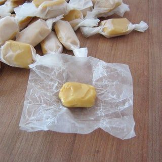 Honey Taffy Recipe, Honey Truffles, Honey Crafts, Honey Craft, Herbal Candy, Taffy Recipe, Healthy Candy, Honey Candy, Honey Caramel