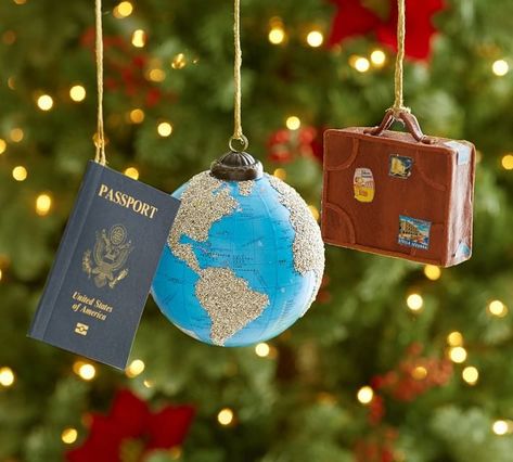 Jessie Tree, Red Parrot, Travel Ornament, Travel Tree, Diy Christmas Tree Ornaments, Navidad Diy, Christmas Travel, Cabin In The Woods, Travel Diy