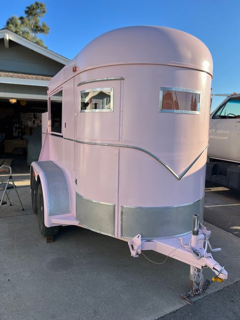 Light pink horse trailer mobile bar