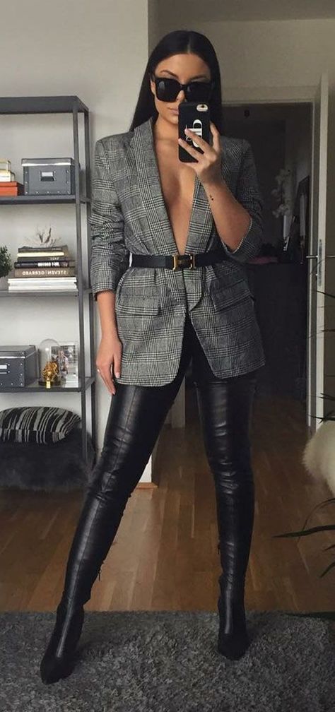 Plaid Blazer Outfit Women, Looks Total Jeans, Plaid Blazer Outfit, Look Legging, Look Office, Blazer Outfits For Women, Power Dressing, Blazer Outfits, Plaid Blazer