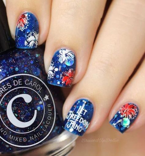 50  Cute 4th of July Nail Ideas for 2024 - Boss Babe Chronicles 4th Of July Nail Ideas, Patriotic Nails Design, Nail Art Box, Firework Nails, Patriotic Nails, Fourth Of July Nails, Nail Art Disney, 4th Of July Nails, Mini Plate