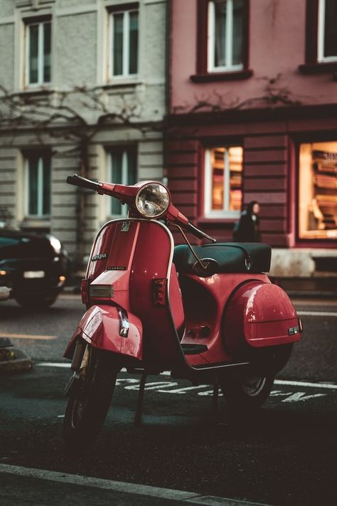 Blue Bugatti Chiron, Two People Standing, Blue Bugatti, Vespa Motorcycle, New Vespa, Classic Vespa, Vespa Piaggio, Vespa Retro, Vespa Px