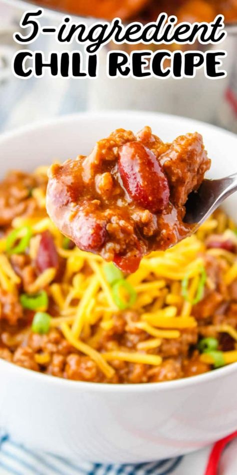 My mom's 5-Ingredient Chili Recipe has been a favorite of mine for years! This easy chili recipe uses pantry staples for a dinner win you'll want to make again and again! #BreadBoozeBacon #chili #5ingredients #groundbeef #beans #dinner #gameday 5 Ingredient Crockpot Chili, 6 Ingredient Chili, Easy Dump Chili Recipe, Chili Ingredients List, Easy Crockpot Chili 5 Ingredients, Chili Small Batch, Easy Chili Recipe Crockpot 5 Ingredient, Costco Chili Recipe, 5 Can Chili