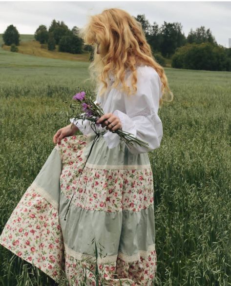 Spring Cottagecore, Skirt Styling, Cute Profile, Fotografi Vintage, Cottagecore Outfits, Cottagecore Fashion, Patchwork Skirt, Mori Girl, Look Vintage