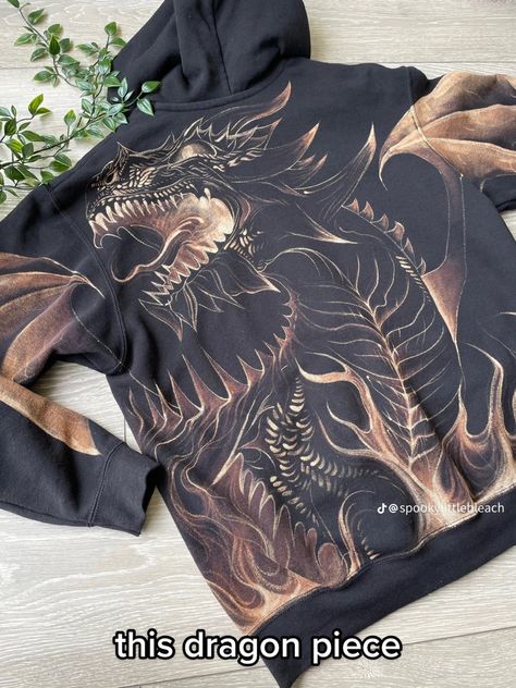 Dragon Bleach Shirt, Painted Hoodie Diy Ideas, Bleach Paint Designs, Hand Painted Bleach Shirt, Bleached Hoodie Diy, Bleached Clothes Ideas, Bleach Dye Designs, Bleach Clothes Design, Bleach Art Clothes