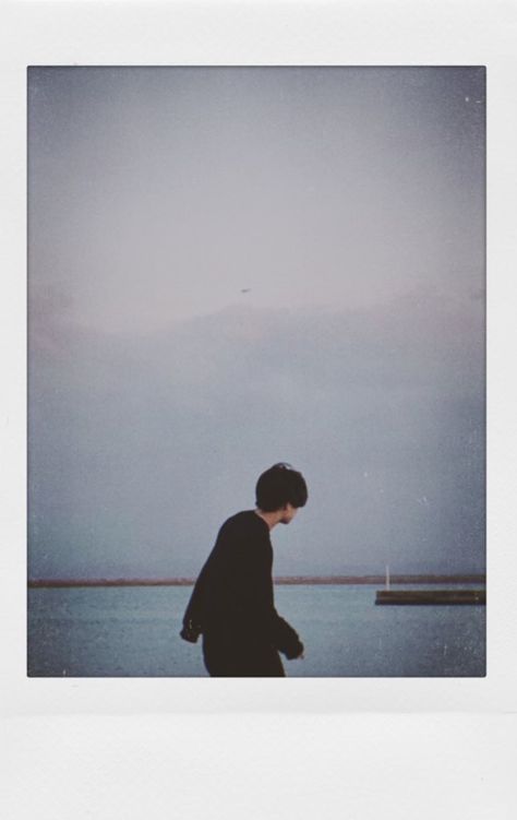 Jungkook Polaroid Wallpaper, Jungkook Polaroid, Jungkook Selfie, Jungkook Photo, Bts Polaroid, Wattpad Book Covers, Jungkook Oppa, Iphone Wallpaper Hipster, Fandom Kpop