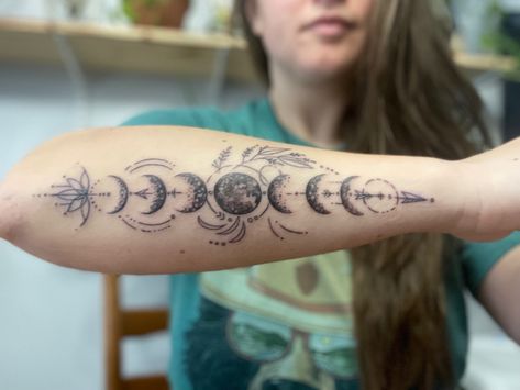 Moon Tattoo Designs Forearm, Moon Tattoo Designs For Women Arm, Forearm Moon Tattoo, Witchy Leg Tattoos, Flowers And Moon Tattoo, Moon Tattoo Sleeve, Mandala Moon Phases Tattoo, Moon Sleeve Tattoo, Moon Hip Tattoo