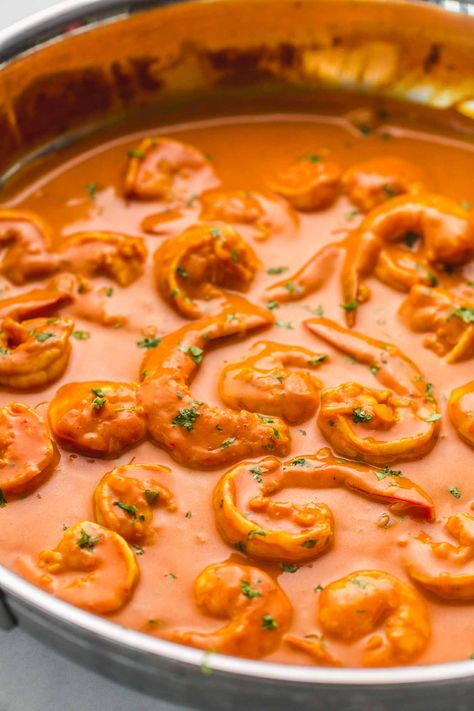 Shrimp Korma Recipe, Prawn Curry With Coconut Milk, Prawn Meals, Beef Tagliata, Prawns Recipes, Shrimp Curry Recipe, Coconut Shrimp Curry, Coconut Prawns, Homemade Naan