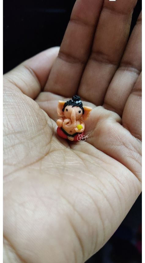 Clay Krishna Diy, Indian Illustrations, God Crafts, Little Kanha Ji Images, Gauri Shankar, Clay Ganesha, Krishna Tattoo, Ganpati Bappa Photo, Ganesh Art Paintings