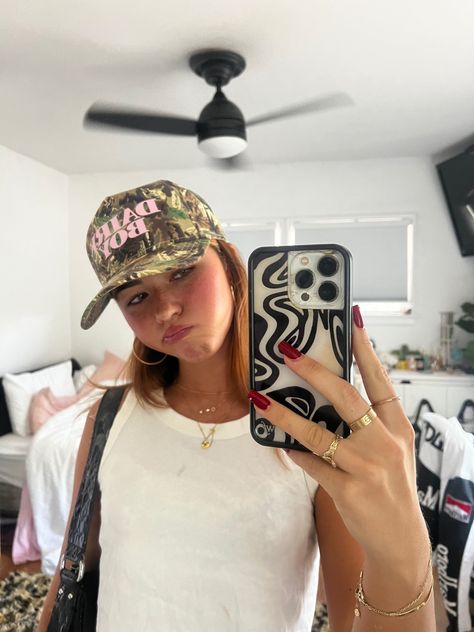 Trucker Hat Aesthetic Outfit, Camo Cap Outfit, Camo Hat Outfit, Camo Hat Outfits Women, Trucker Hat Aesthetic, Camo Hats Outfits, Camoflauge Outfits, Camo Hat, Camo Shirt Outfit