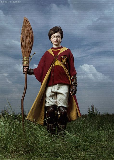 (100+) quidditch | Tumblr Harry Potter Uniform, Imprimibles Harry Potter, Adele Adkins, Daniel Radcliffe Harry Potter, Harry Porter, The Chamber Of Secrets, Harry Potter Quidditch, Harry Potter Cosplay, Buku Harry Potter