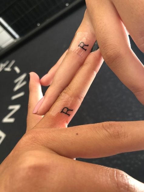 C Finger Tattoo, Letter R Tattoo, Partner Tattoos, Maching Tattoos, Black Hair Aesthetic, M Tattoos, Single Needle Tattoo, Initial Tattoo, Blossom Tattoo