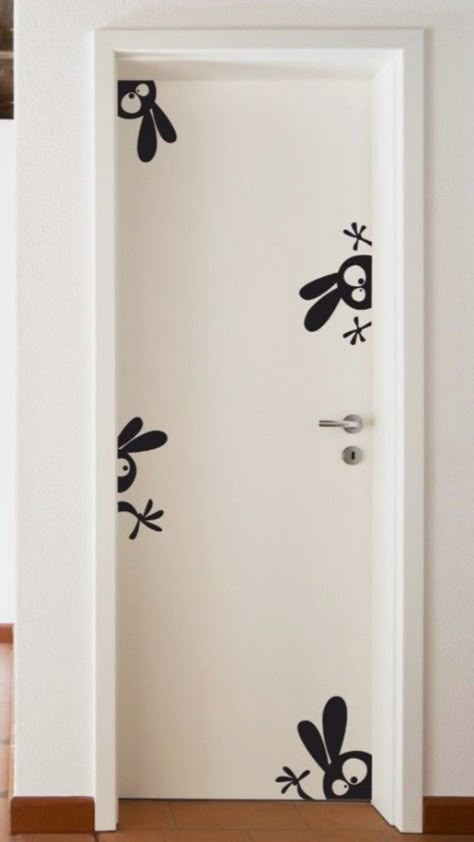 Bathroom Door Painting Ideas Creative, Door Murals Painted Easy, Painting On Wall Ideas Creative, Cute Door Painting Ideas, Bedroom Door Painting Ideas Creative, Wall Doodle Art Bedroom, Door Art Bedroom Aesthetic, Painted Doors Interior Creative, Door Design Exterior