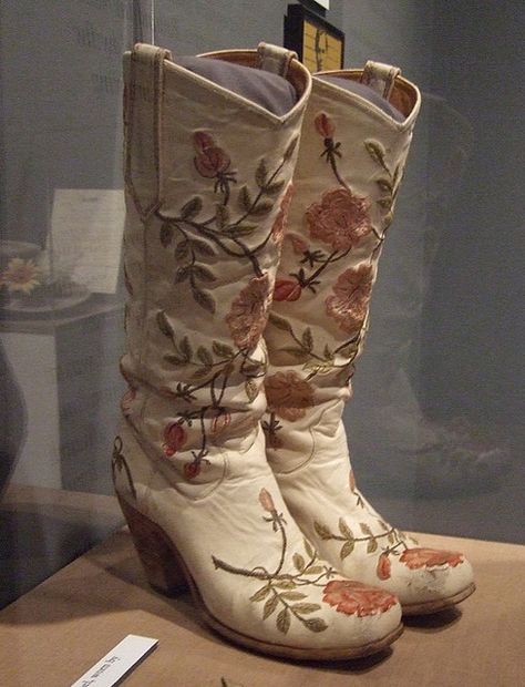 Emmylou Harris Boots at the Sparkle & Twang Exhibition at the TN State Museum, Nashville. Customer Profile, Cowgirl Boots Outfit, Emmylou Harris, Kentucky Girl, Quoi Porter, Funky Shoes, Kali Uchis, Ultra Feminine, Shoe Inspo