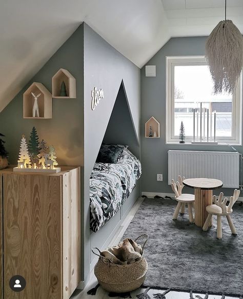 Frog Room Ideas Bedroom Slanted Ceiling, Tiny Childrens Bedroom, Boys Attic Bedroom Ideas, Attic Nursery Sloped Ceiling, Attic Kids Room, Bed Under Sloped Ceiling, Attic Kids Bedroom, Bedroom Slanted Ceiling, Attic Bedroom Kids