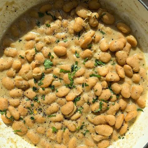 Cacio e Pepe Butter Beans (No Chop) - Sunglow Kitchen Classic Italian Pasta, Butter Beans Recipe, Beans Vegetable, Canned Butter, Italian Pasta Dishes, Broccoli Pasta, Chops Recipe, Butter Beans, Recipe 30