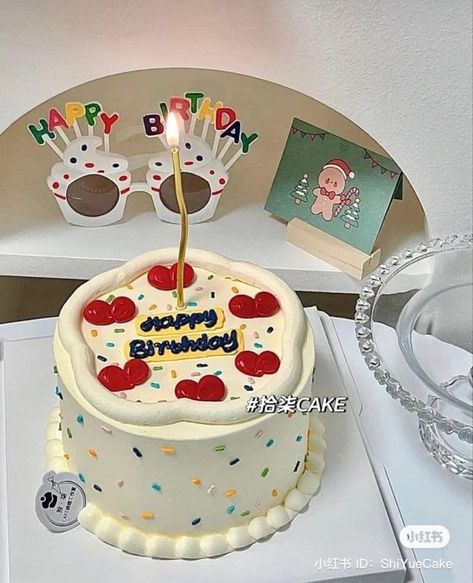 Pap Cake, Aesthetic Cake, Mlem Mlem, Korean Cake, Giant Cookie, Mini Cakes Birthday, Candy Cakes, Classic Cake, Pretty Birthday Cakes