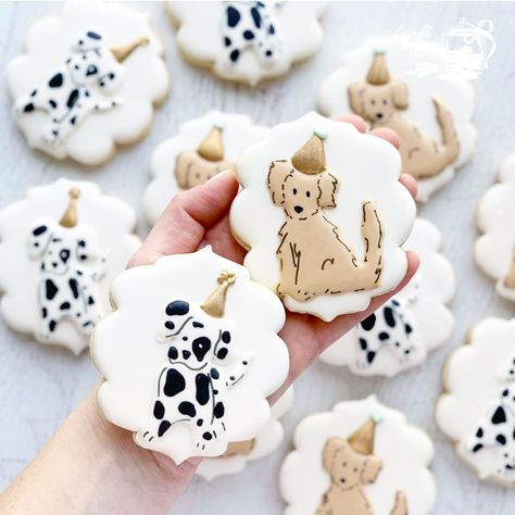 Emily Tashjian on Instagram: “Here for the pawty🐾 - - - #pawtyanimals #boymom #girlmom #momtobe #birthdaycookies” Puppy Baby Shower, Dog Themed Birthday Party, Dog Baby Shower, Puppy Birthday Parties, National Pet Day, Second Birthday Ideas, Dog Birthday Cake, 2nd Birthday Party Themes, Puppy Birthday