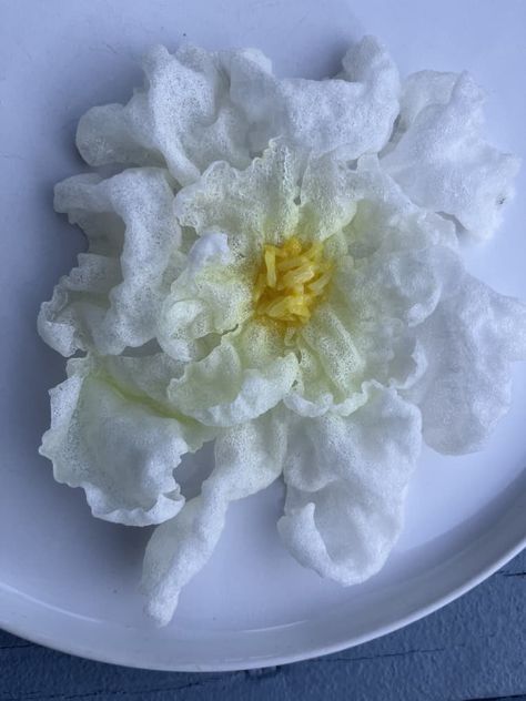 This Popular Fried Rice Paper Flowers Recipe Is Pure Magic | Kitchn Fried Rice Paper, Rice Paper Flowers, Rice Paper Wrappers, Foamiran Flowers, Making Fried Rice, Edible Crafts, Creative Food Art, Fancy Food, Food Garnishes