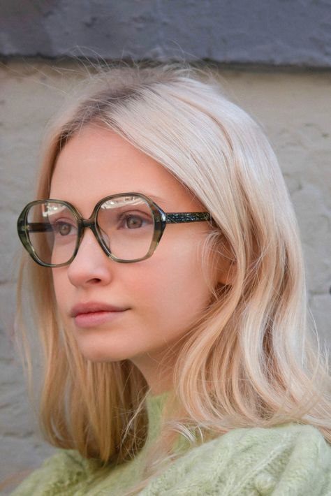 Trend Glasses 2023, Modern Eyeglasses For Women, Eyeglasses Trend 2024, Stylish Prescription Glasses For Women, Cool Eyeglasses For Women, Eye Glasses Trends 2023 Women, Fashionable Glasses For Women, Cool Glasses For Women Fashion, Eyewear 2024 Trend Women