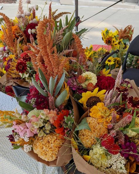 Market Bouquet Recipe, Farmers Market Bouquet Cut Flowers, Farmers Market Flowers Bouquets, Market Bouquets Fresh Flowers, Farmers Market Flower Display, Farmers Market Bouquet, October Bouquet, Fall Farmers Market, Market Bouquets