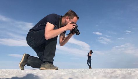 Photography Illusions, Optical Illusion Photography, Trucage Photo, Forced Perspective Photography, Illusion Photography, Illusion Photos, Uyuni Bolivia, Illusion Pictures, Photography Tricks