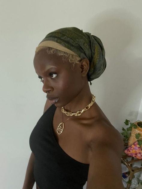 Headscarf Natural Hairstyles, Green Head Wrap, Pashmina Head Wrap, Greek Veiling Styles, Headscarf With Locs, Afro Head Wrap, Headscarf Outfit Black Women, Headwraps Black Women, Hair Wrap Ideas Black Women