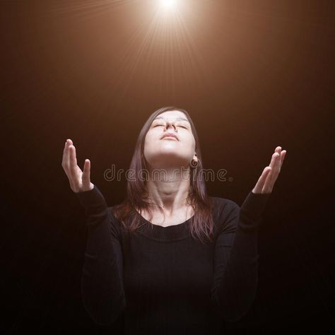 Woman Praying Art, Woman Praying Images, Person Praying, Prayerful Woman, God Woman, Worship Images, Ap Portfolio, Woman Praying, Prayer Images