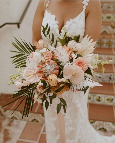 Tropical Flowers Bouquet, Tropical Bridal Bouquet, Tropical Wedding Bouquets, Wedding Bouquet Ideas, Tropical Wedding Theme, Palm Wedding, Tropical Wedding Inspiration, Beachy Wedding, Tropical Beach Wedding