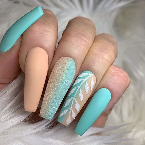 Nagellack Trends, Ombre Nails Glitter, Blue Acrylic Nails, Vibrant Nails, Fall Acrylic Nails, Long Acrylic Nails Coffin, White Nail, Acrylic Nails Coffin Short, Summer Acrylic Nails