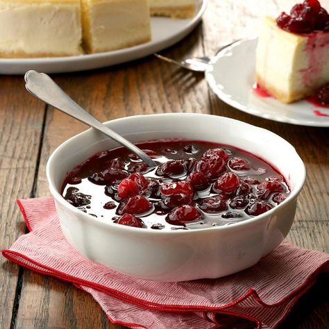 Rum Vanilla Cranberry Sauce Best Cranberry Sauce, Fruit Ideas, Cranberry Relish, Country Ham, Candied Sweet Potatoes, Vanilla Recipes, Cranberry Sauce Recipe, Holiday Dinners, Food Party