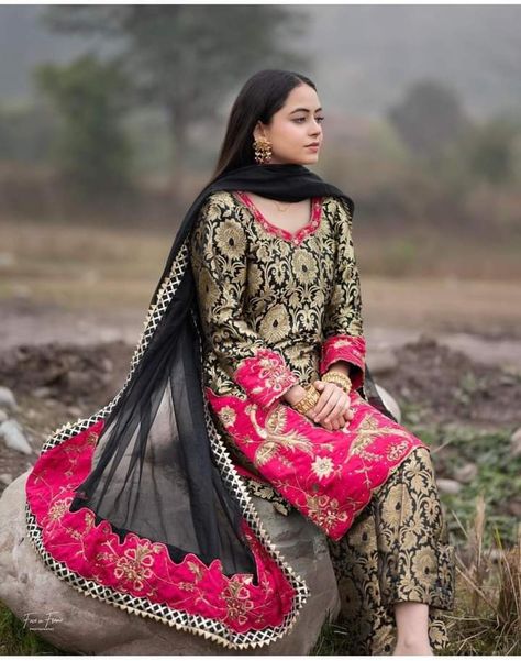 Royal Punjabi Suits, Velvet Printed Suit Design, Brocade Suits Indian Party Wear, Pakistani Suits Party Wear Latest, Brocade Suit Design, Banarsi Suit Design, Pretty Suits, Pink Suits, Embroidery Zardozi