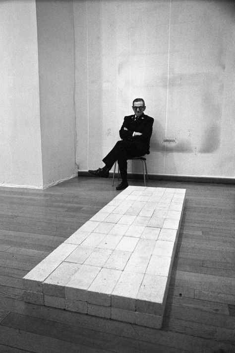 Carl Andre, Dan Flavin, Donald Judd, Gallery Of Modern Art, Tate Gallery, Portfolio Design Layout, American Poets, Art Organization, Tate Modern