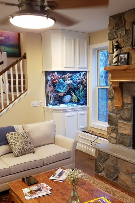 Fish Tank Built In, Media Wall Fish Tank, Built In Fish Tank Ideas, Fish Tank Living Room Ideas, Corner Aquarium Ideas, Fish Tanks In Living Room, Built In Fish Tank Wall, Modern Fish Tank Ideas Living Rooms, Small Aquarium Ideas Living Rooms