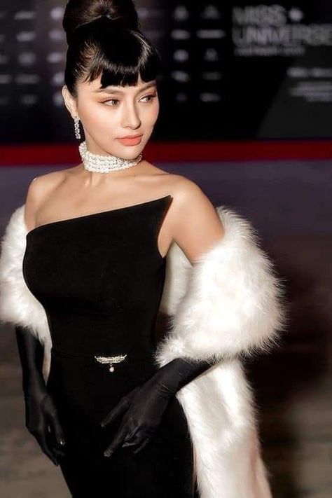 Dress With Gloves Classy, Black Dress With Gloves, Hollywood Glam Dress, Gloves Outfit, Dress And Gloves, Dress With Gloves, Elegant Gloves, Glamour Outfit, Elegant Outfit Classy