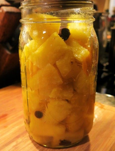 Pickled Pineapple, Canning Pineapple, Pickled Fruit, Pickle Recipes Homemade, Pickled Eggs, Pickled Ginger, Pineapple Recipes, Pickled Veggies, Canned Pineapple