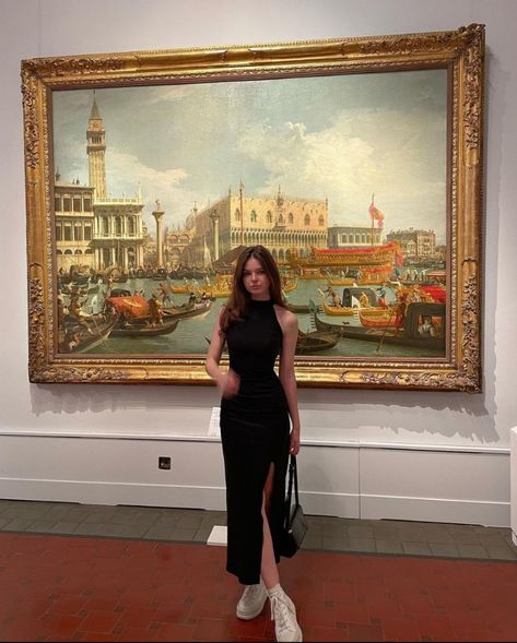 Museum Selfie Ideas, Art Gallery Date Outfit, Museum Pose Ideas, Museum Picture Ideas, Art Museum Date Outfit, Museum Outfit Ideas, Museum Date Outfit, Galery Photo, Art Museum Outfit