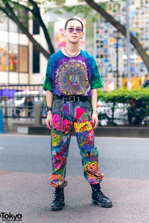 Colorful Harajuku, Graffiti Jeans, Colorful Streetwear, Tokyo Street Style, Martens Boots, Dr Martens Boots, Harajuku Streetwear, Painted Denim, Tokyo Fashion