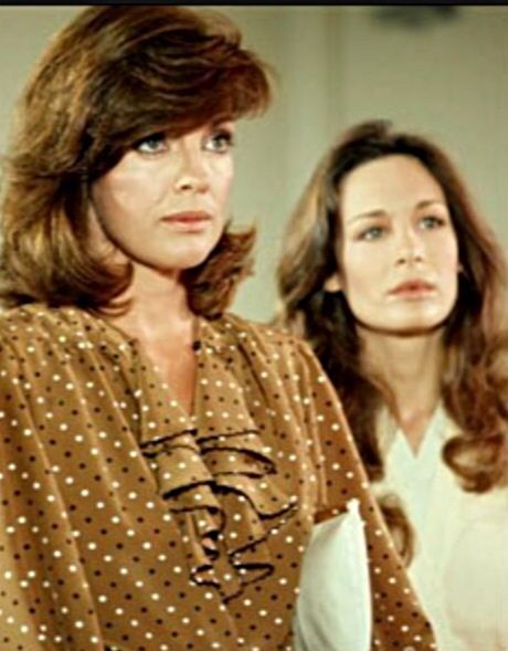 Linda Gray as Sue Ellen Ewing | Dallas (1978 - 1991) Barbara Bel Geddes, Dallas Tv Show, Victoria Principal, Betty Ford, Linda Gray, Fashion 1970s, Women Writers, Old Tv Shows, Dallas Stars